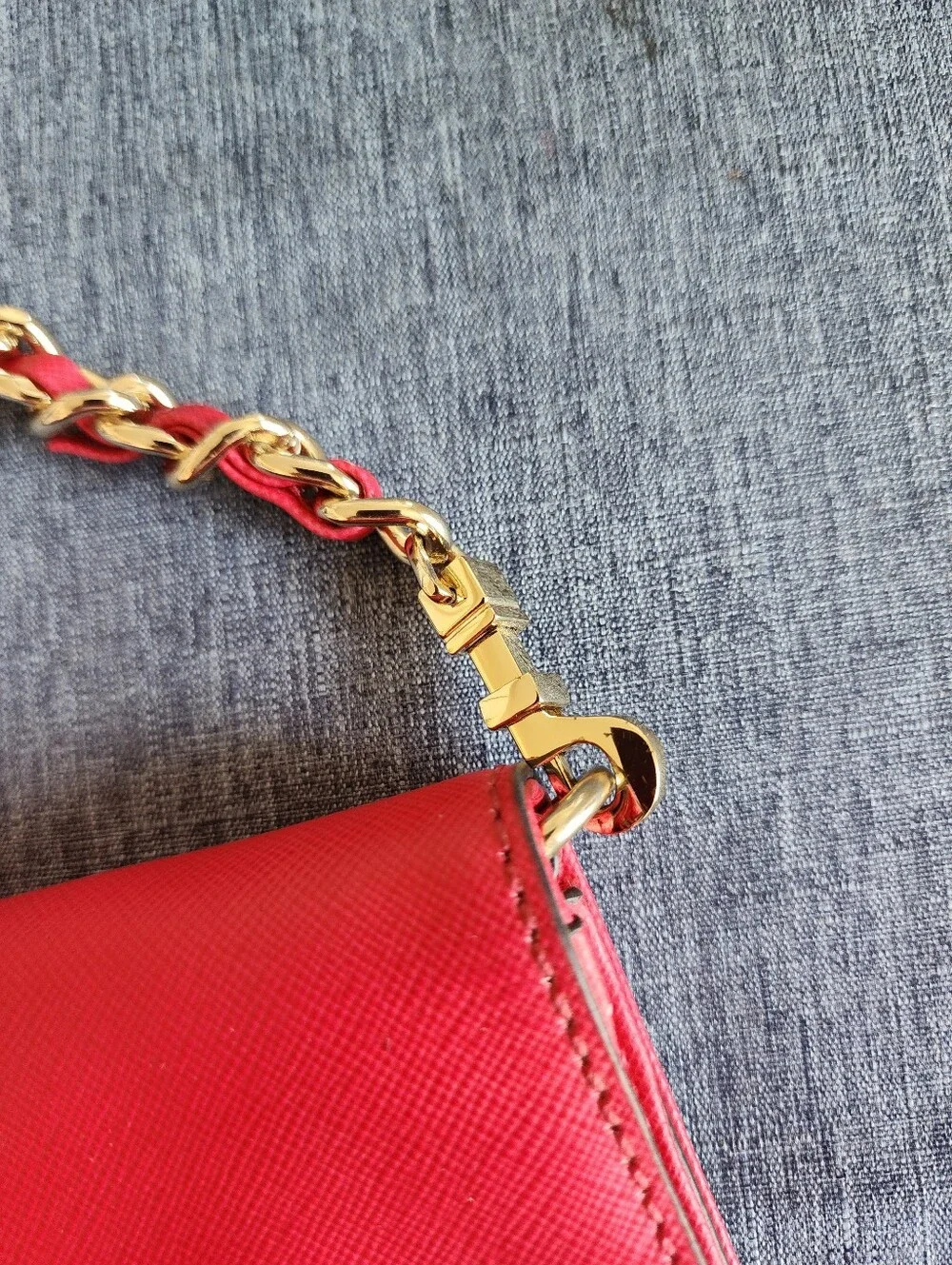 Tory Burch Robinson Bag Red Leather Gold Chain Crossbody Bag with Logo Close